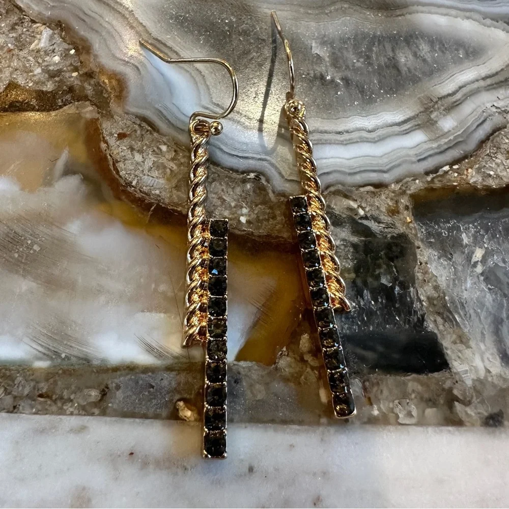 3002 Twisted Gold and Black Stone Earrings